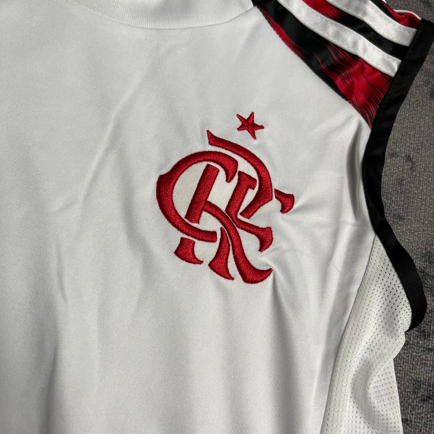 Kit Infantil Flamengo Away Regata 25/26 - Branco e Preto