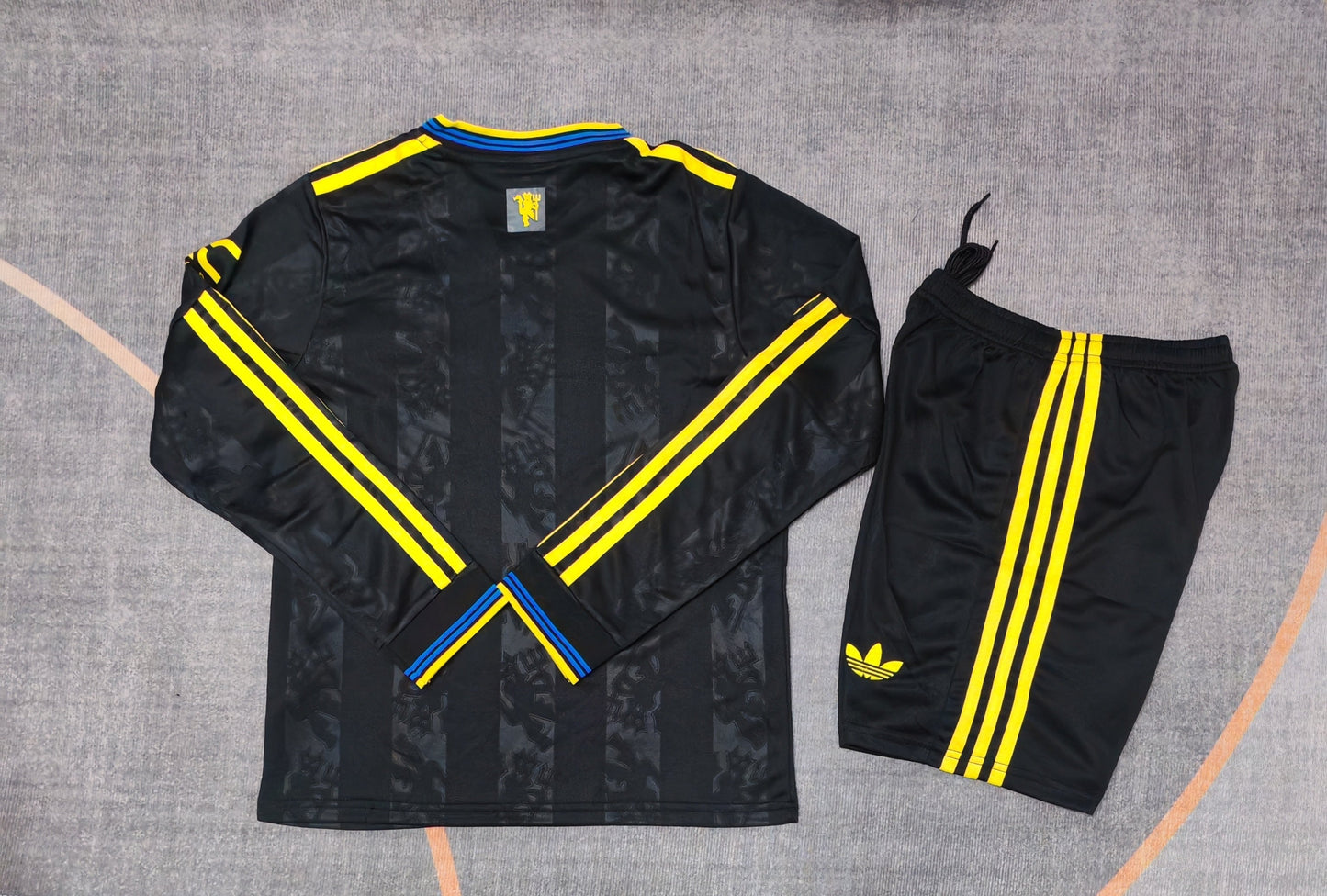 Kit infantil Manchester United Away Manga Longa 25/26 - Preto