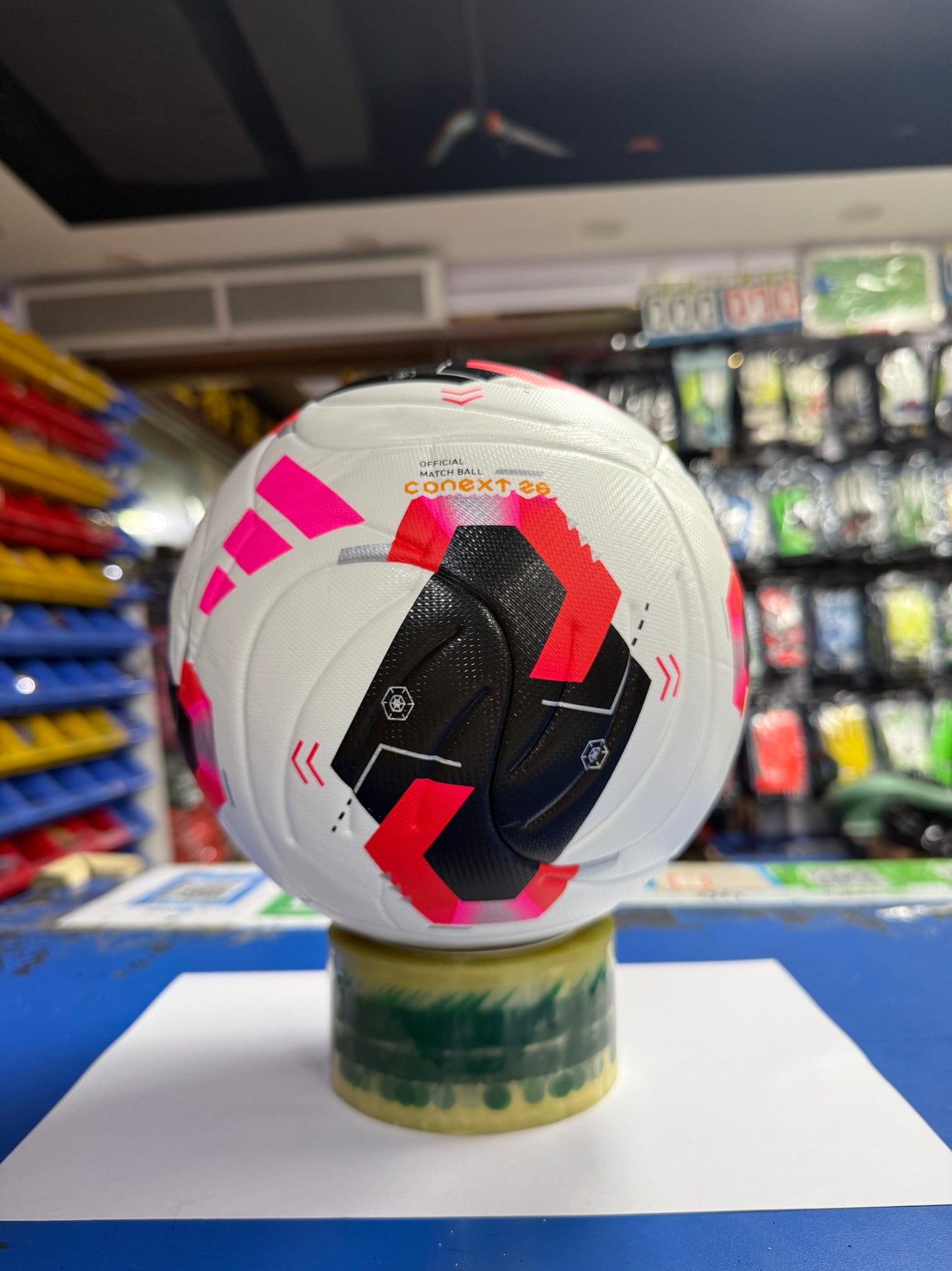 Bola Adidas Conext 26 Pro - Branca e Preta
