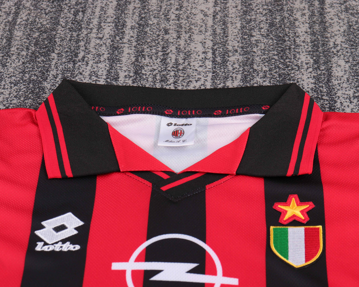 Kit Infantil Milan Home RetrƓ 96/97 - Vermelho e Preto