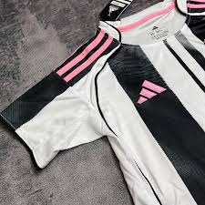 Kit Infantil Juventus Home 25/26 - Branca e Preta