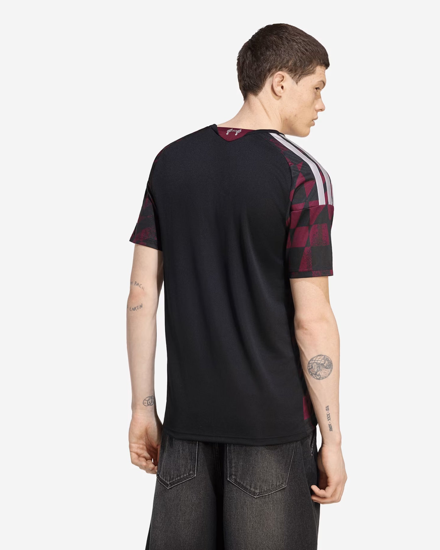 Liverpool Third 26/27 Torcedor Adidas - Preto e Vermelho