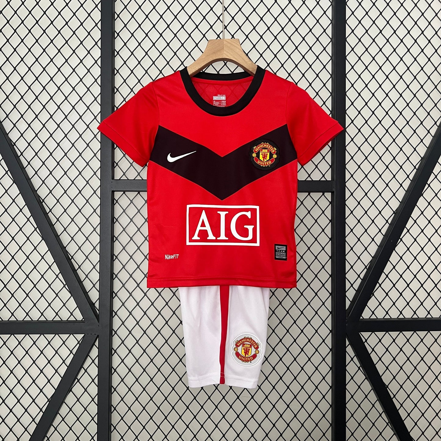 Kit infantil Manchester United Retrô Home 2009 . - Vermelho
