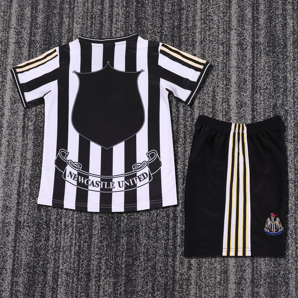 Kit infantil NewCastle Retrô Home 97/98  - Preto e Branco