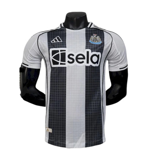 Newcastle Home 25/26 Jogador Adidas - Preto e Branco