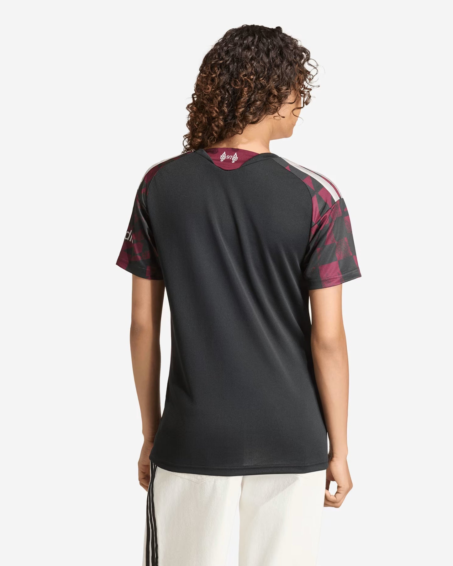 Liverpool Third 26/27 Feminina Adidas - Preto e Vermelho