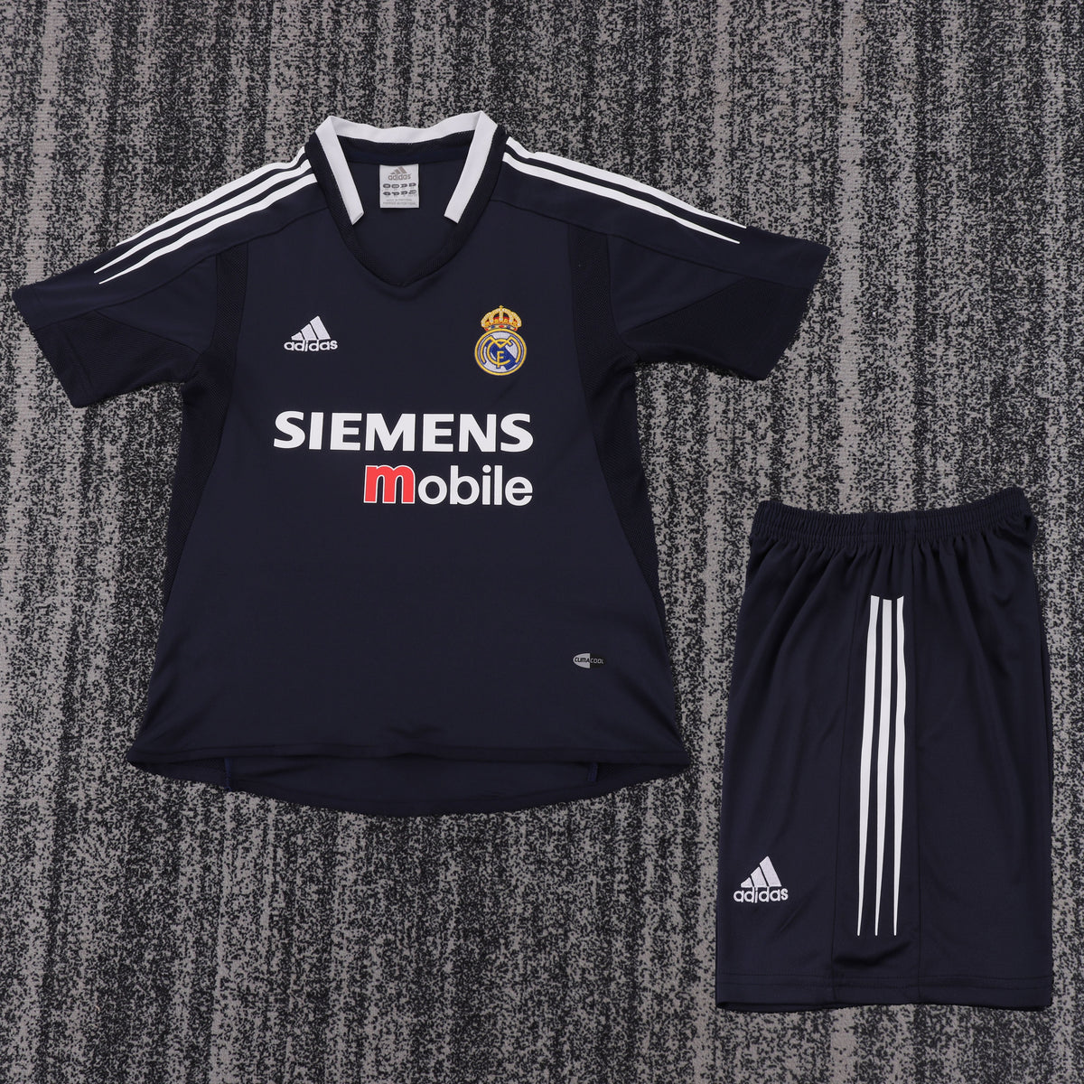 Kit Infantil Real Madrid Away Retrô 02/03 - Preto