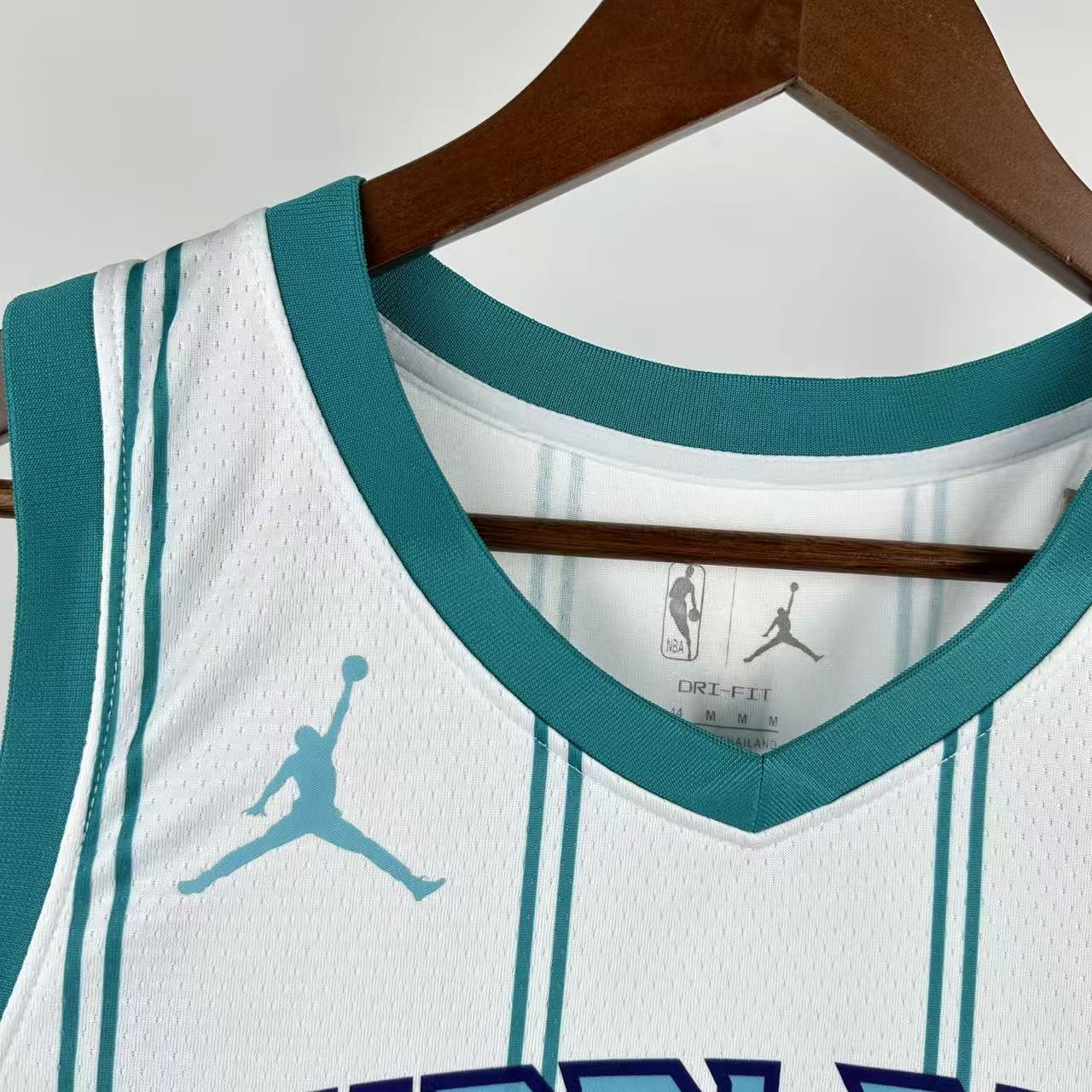 Regata Charlotte Hornets Masculina - Branca