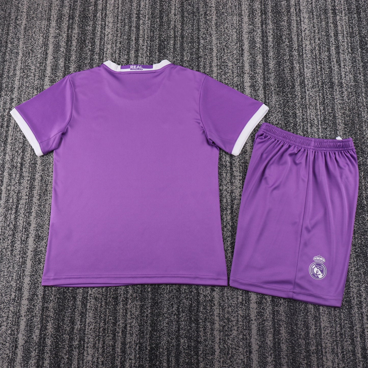 Kit Infantil Real Madrid Third Retrô 16/17 didas - Roxa