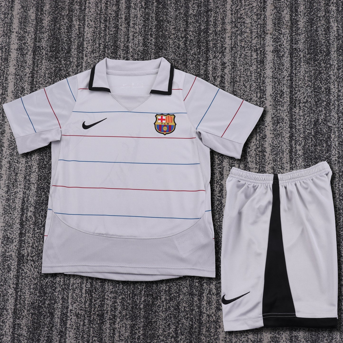 Kit Infantil Barcelona Away Retrô 03/04 - Cinza