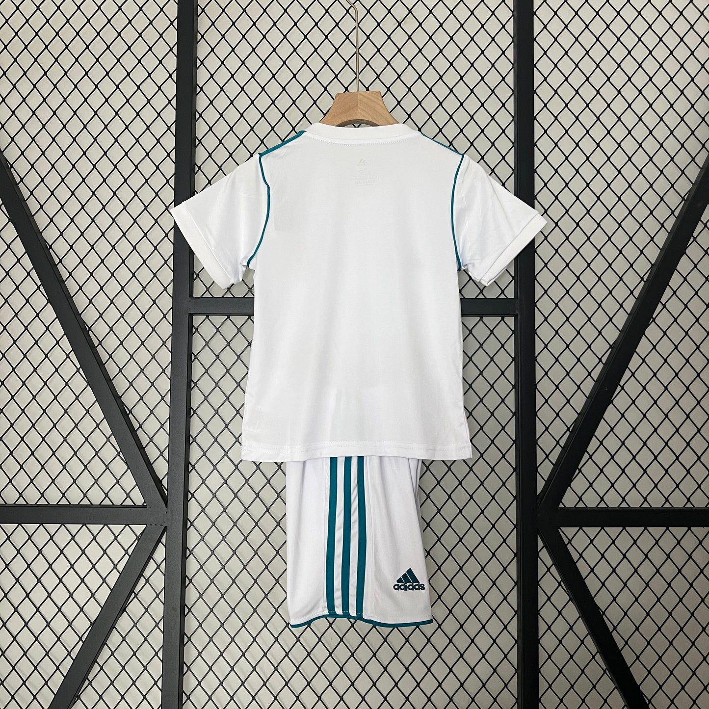 Kit Infantil Real Madrid Home Retrô 17/18 - Branco