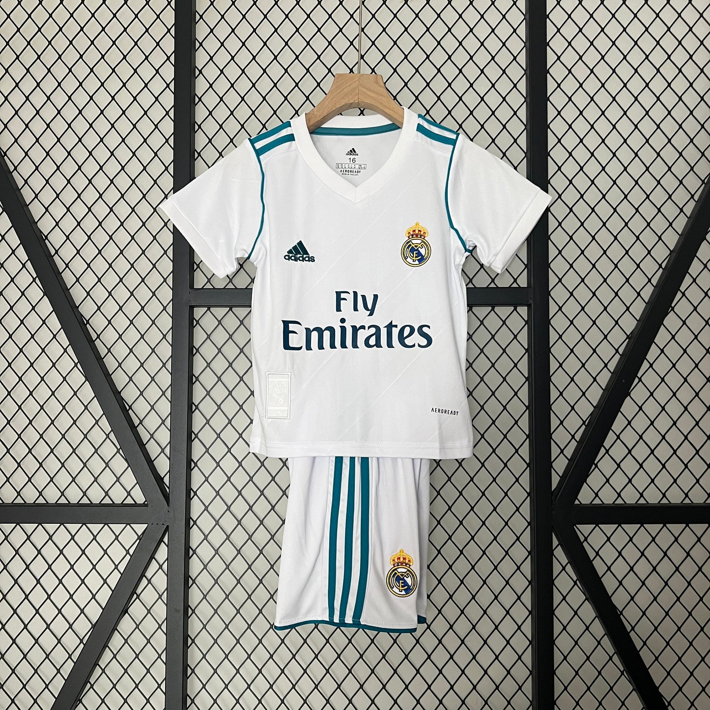 Kit Infantil Real Madrid Home Retrô 17/18 - Branco