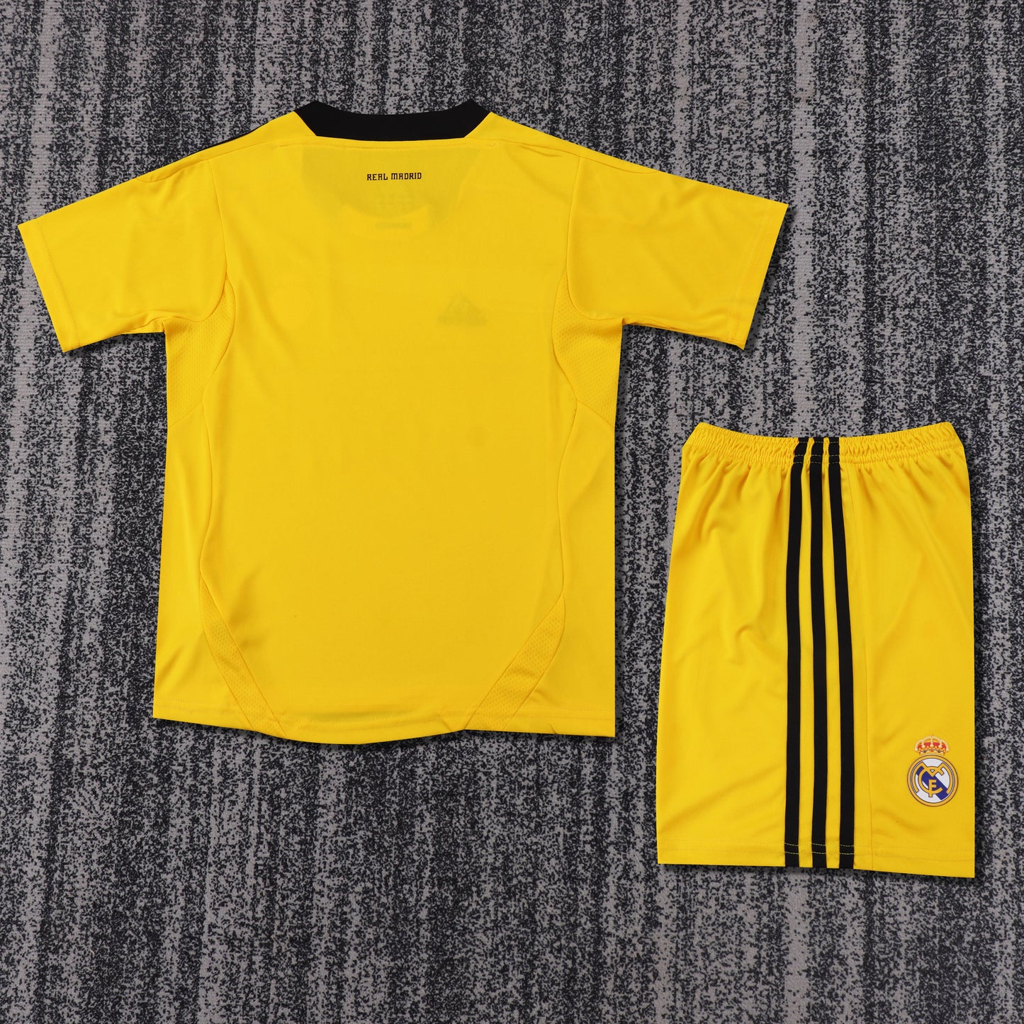 Kit Infantil Real Madrid Goleiro Retrô 11/12 - Amarelo
