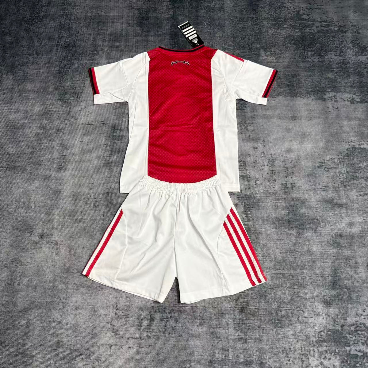 Kit Infantil Ajax Home 25/26 - Vermelho e Branco