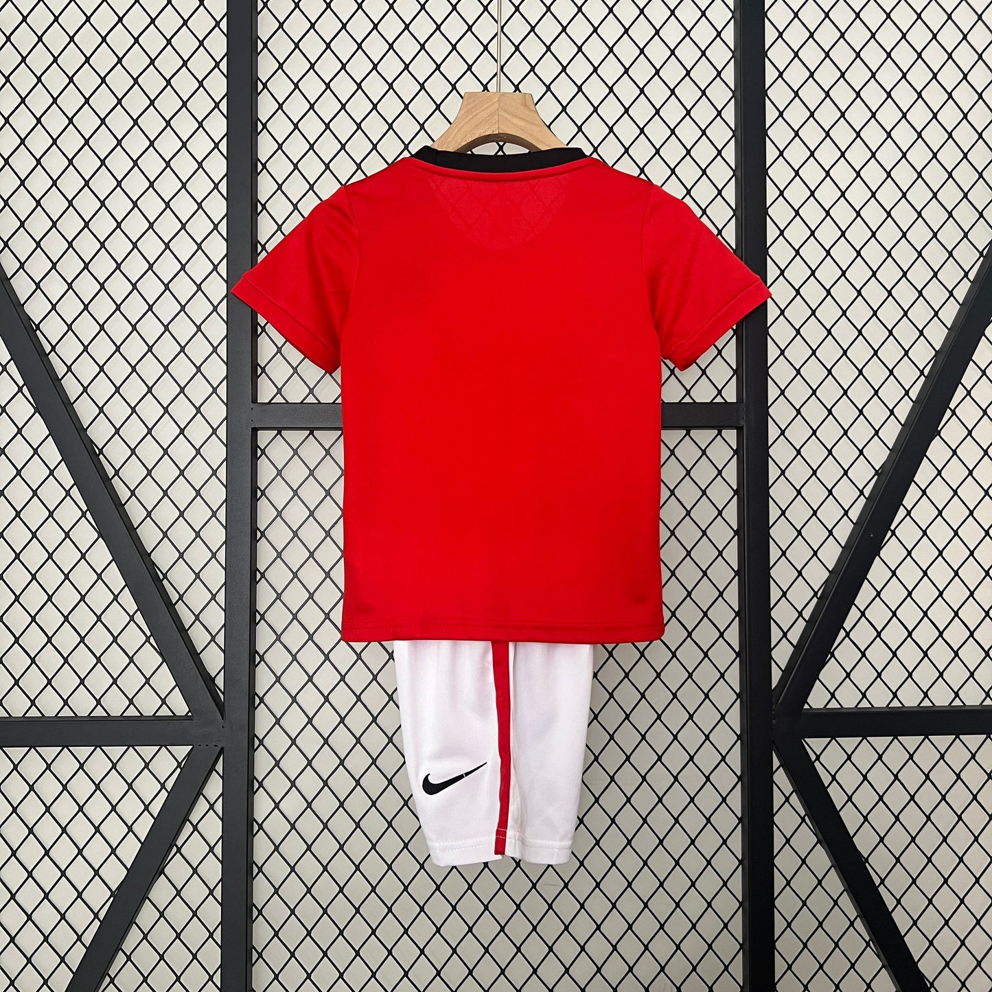 Kit infantil Manchester United Retrô Home 2009 . - Vermelho