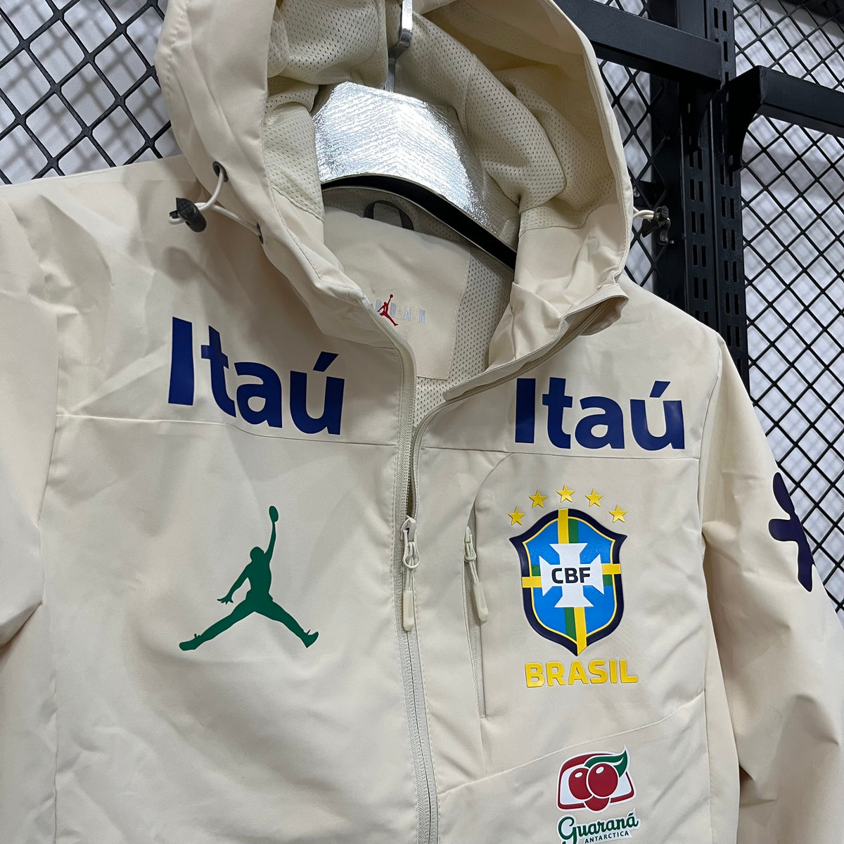 Jaqueta Brasil Jordan - Bege