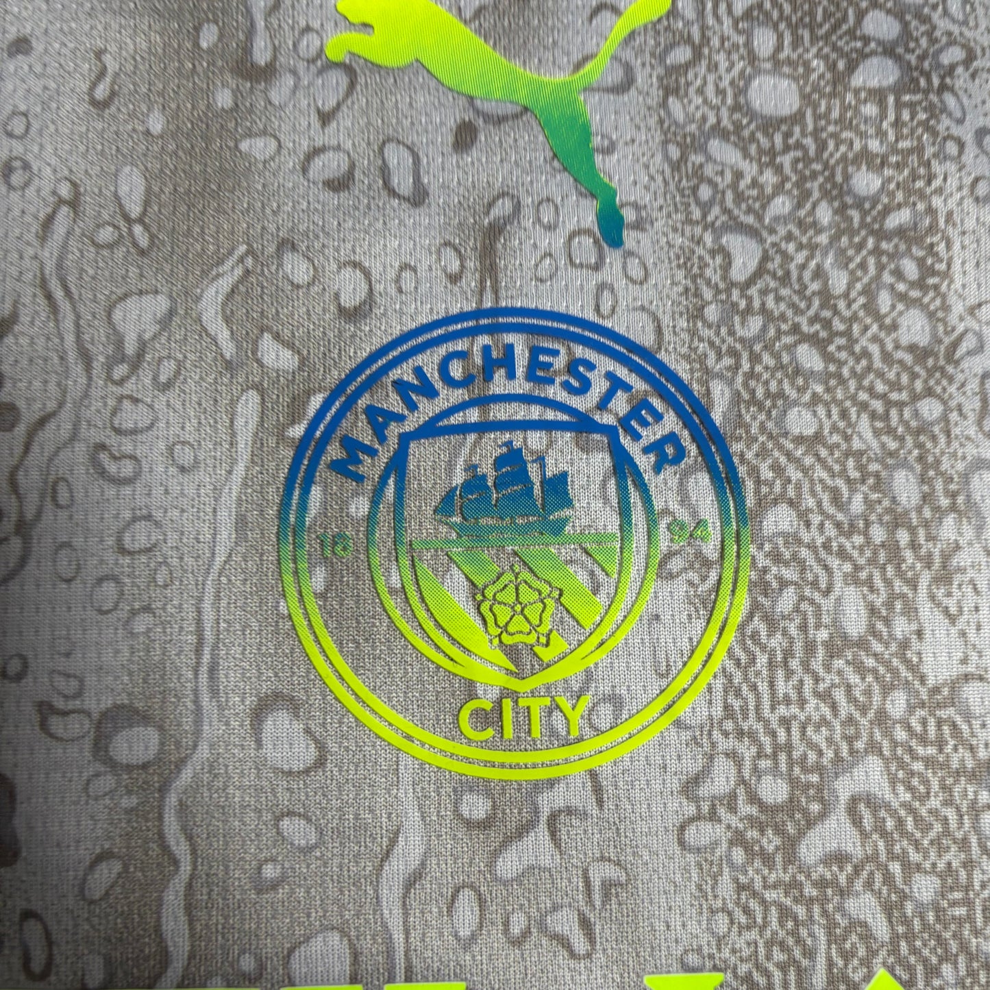 Kit Infantil Manchester City Fourth 25/26 - Cinza