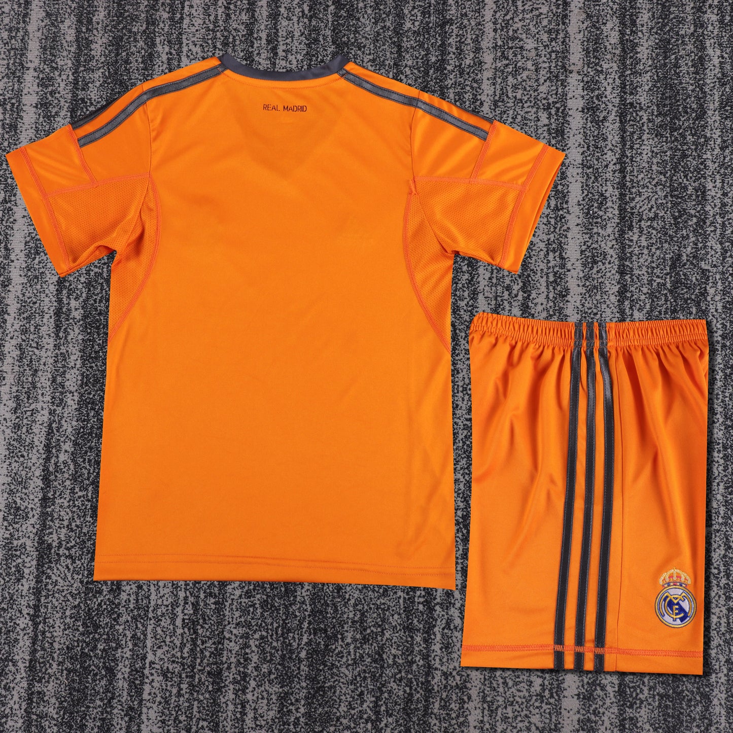 Kit Infantil Real Madrid Away Retrô 13/14 - Laranja
