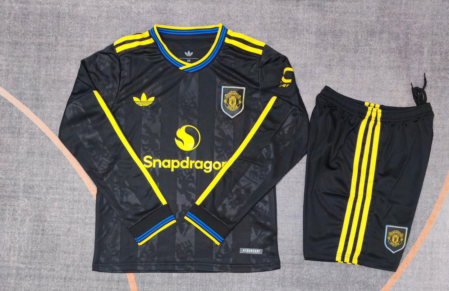 Kit infantil Manchester United Away Manga Longa 25/26  - Preto