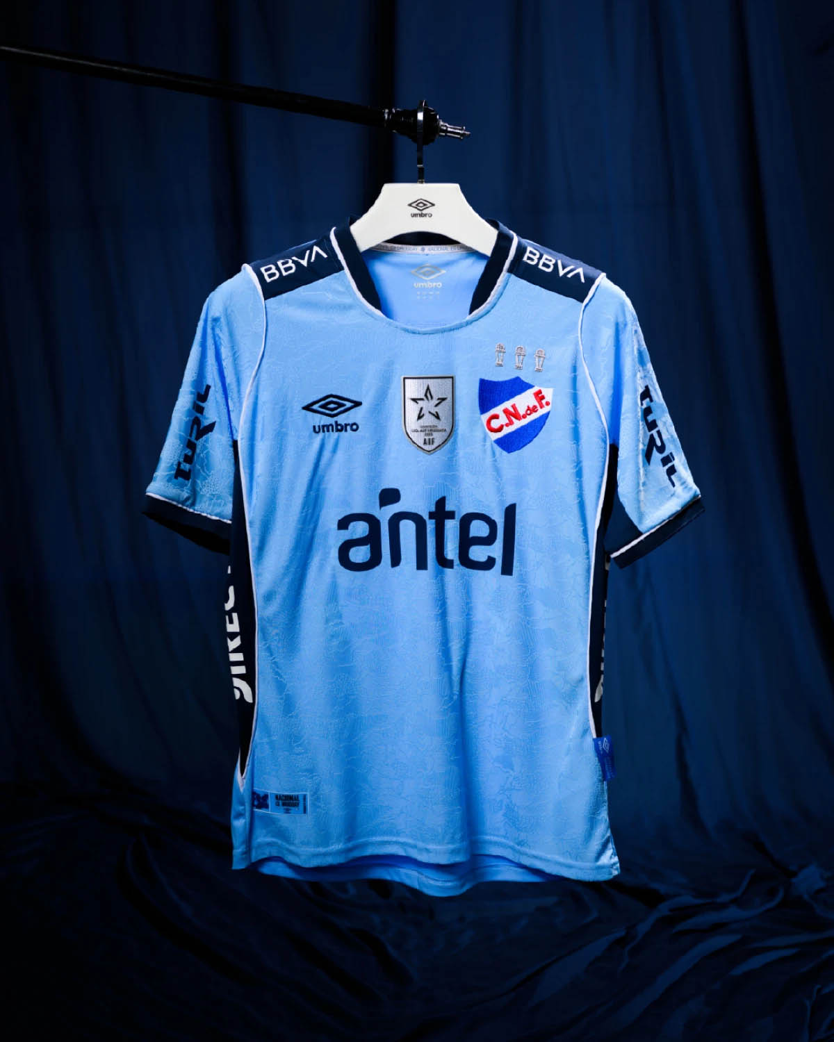 Nacional do Uruguai Celeste 26/27 Torcedor Umbro - Azul