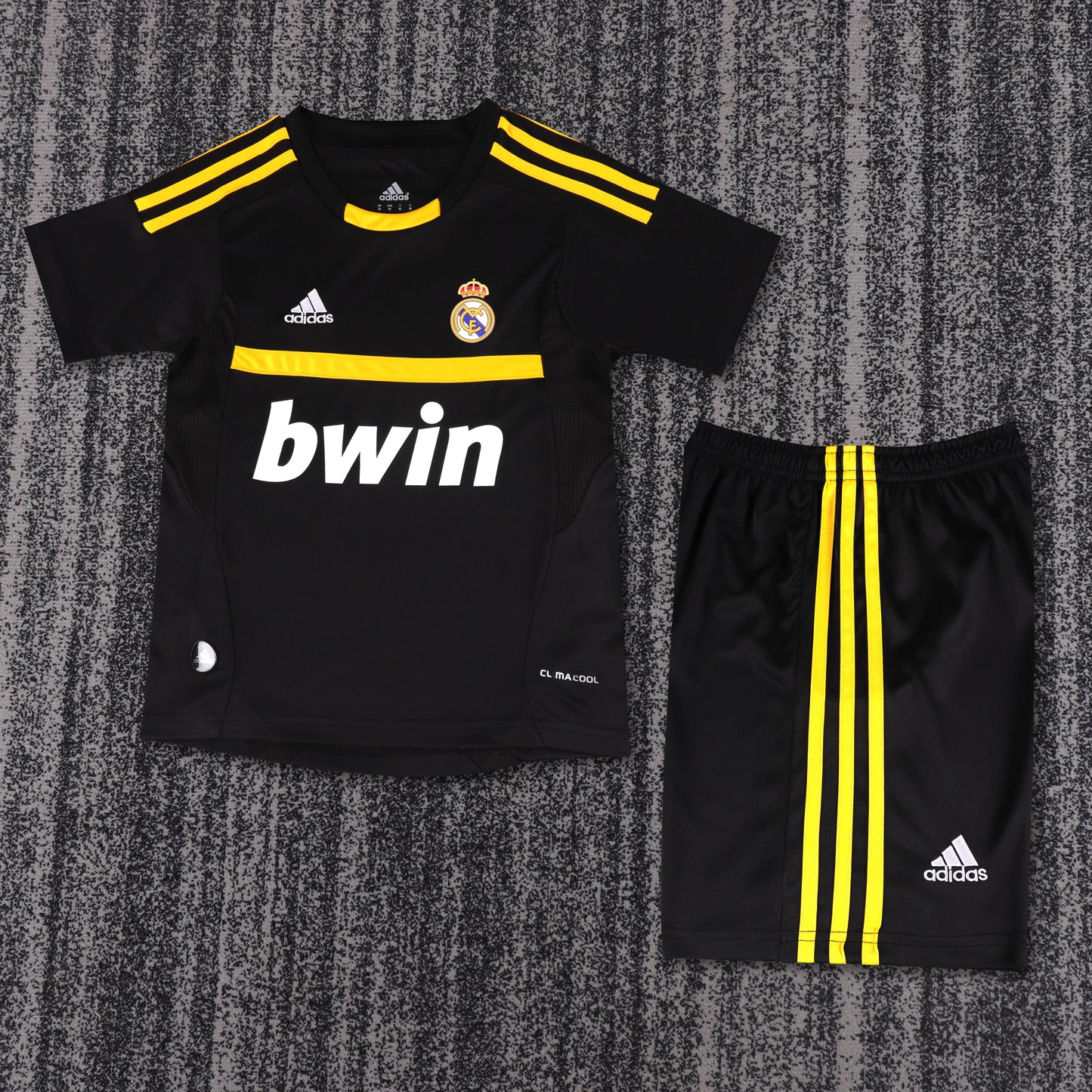 Kit Infantil Real Madrid Goleiro Retrô 11/12 - Preto