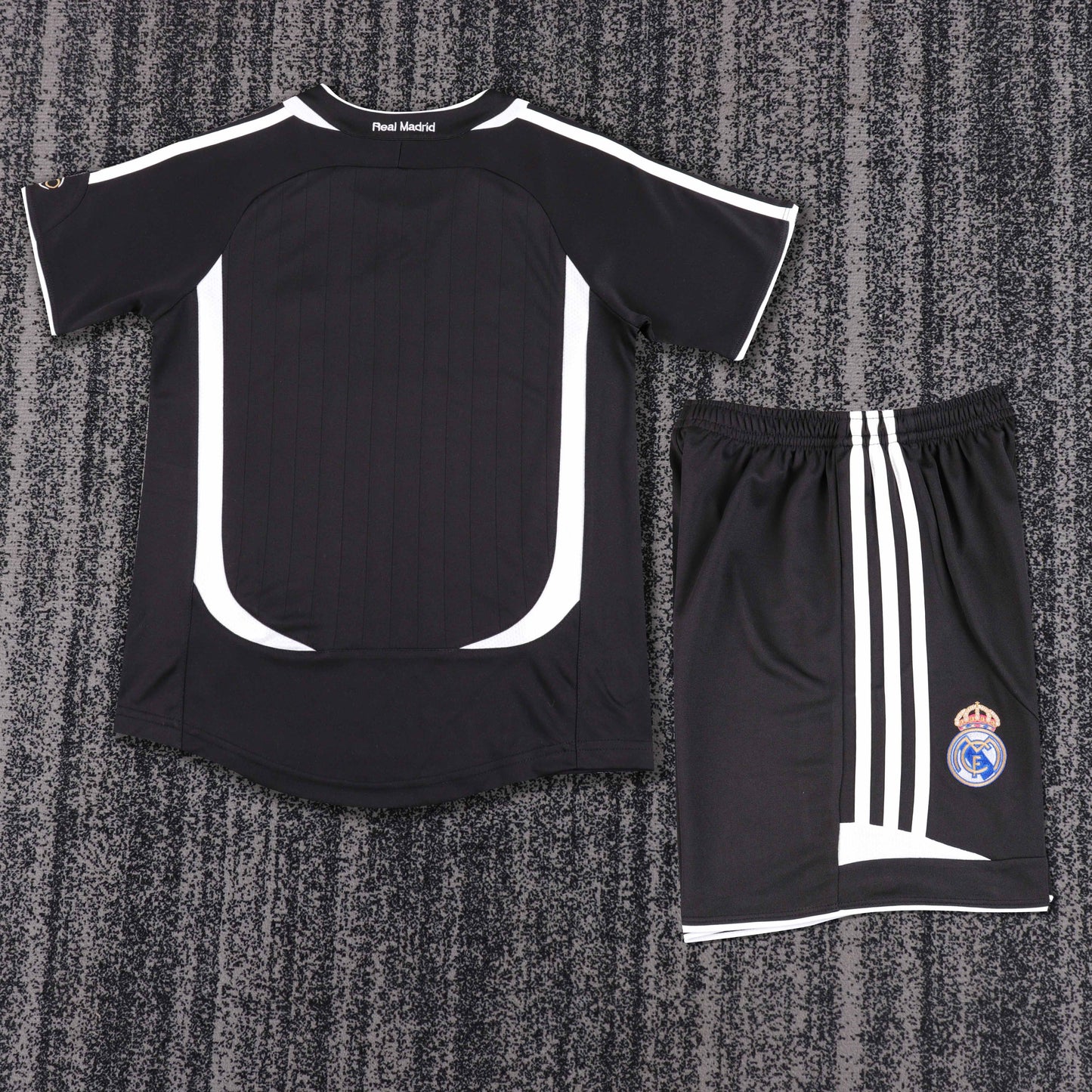 Kit Infantil Real Madrid Away Retrô 06/07 - Preto