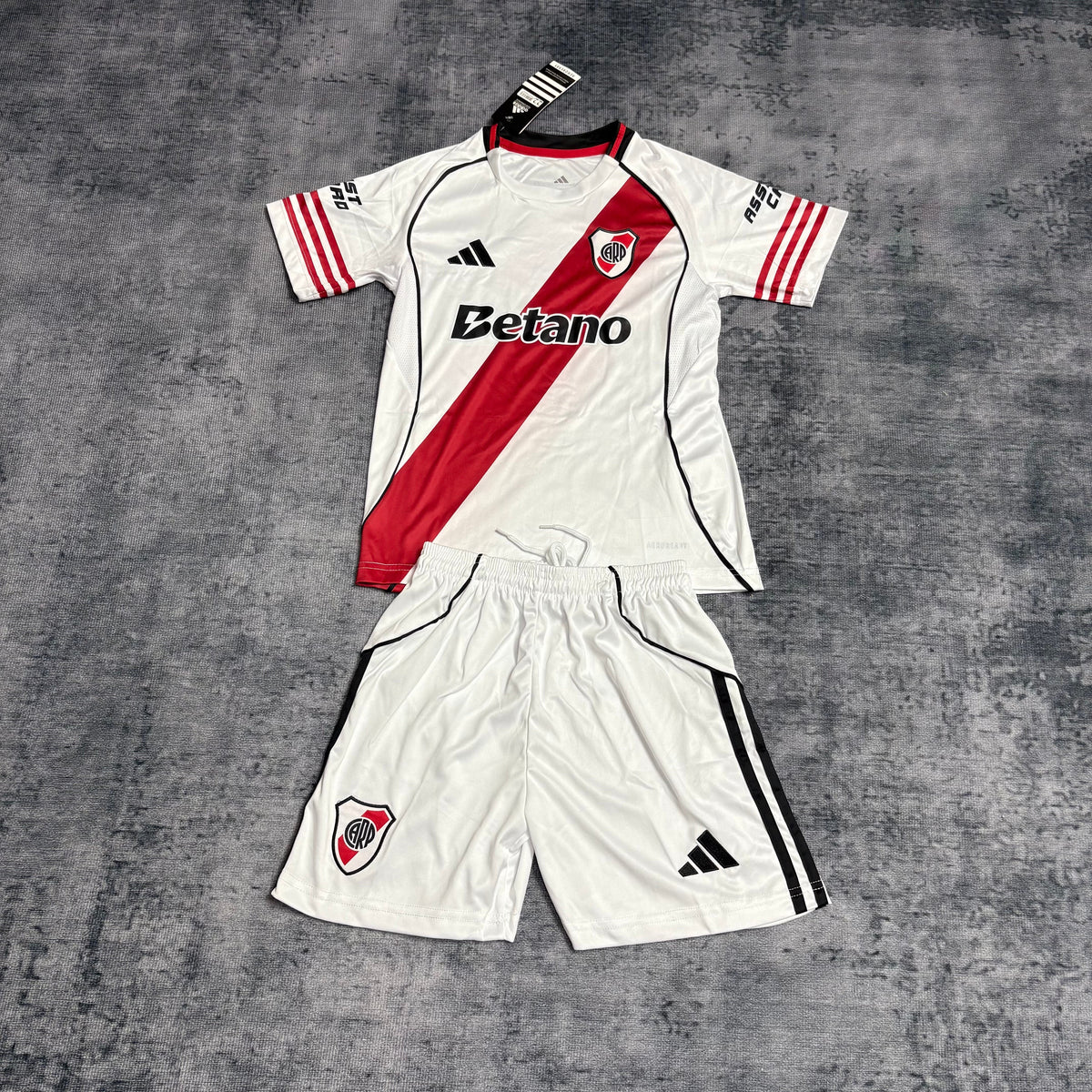 Kit Infantil River Plate Home 25/26  - Branco e Vermelho