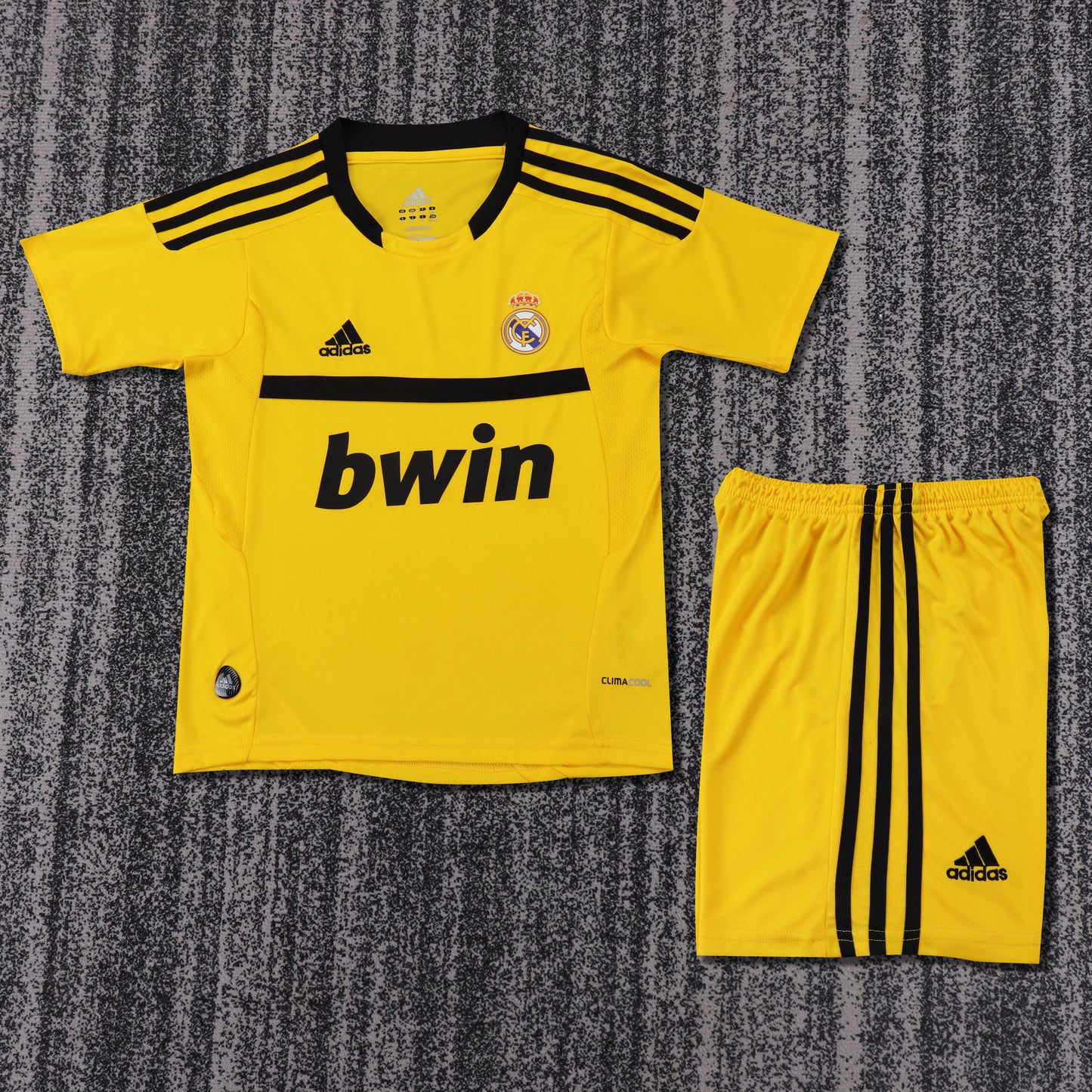 Kit Infantil Real Madrid Goleiro Retrô 11/12 - Amarelo
