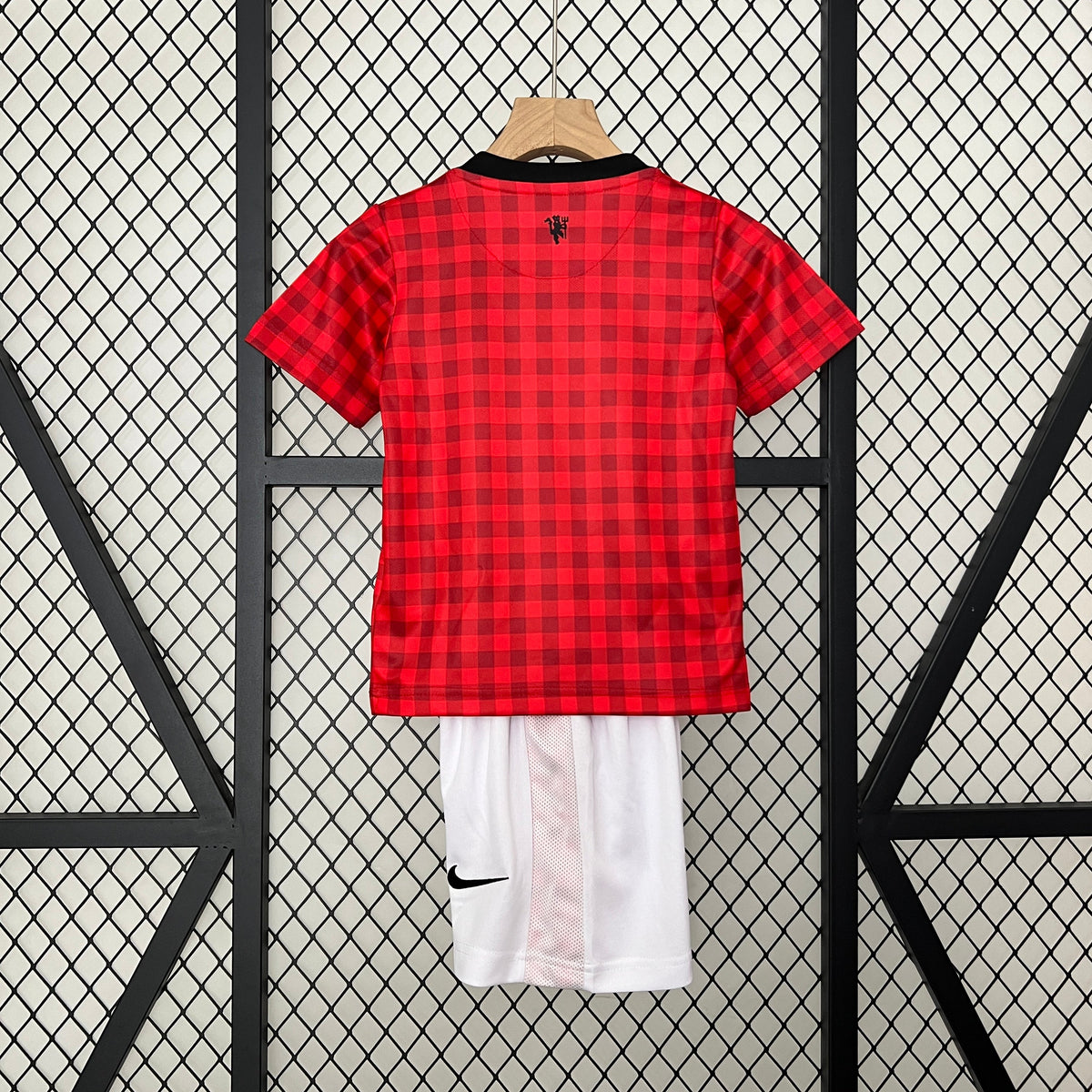 Kit infantil Manchester United Retrô Home 2012 . - Vermelho