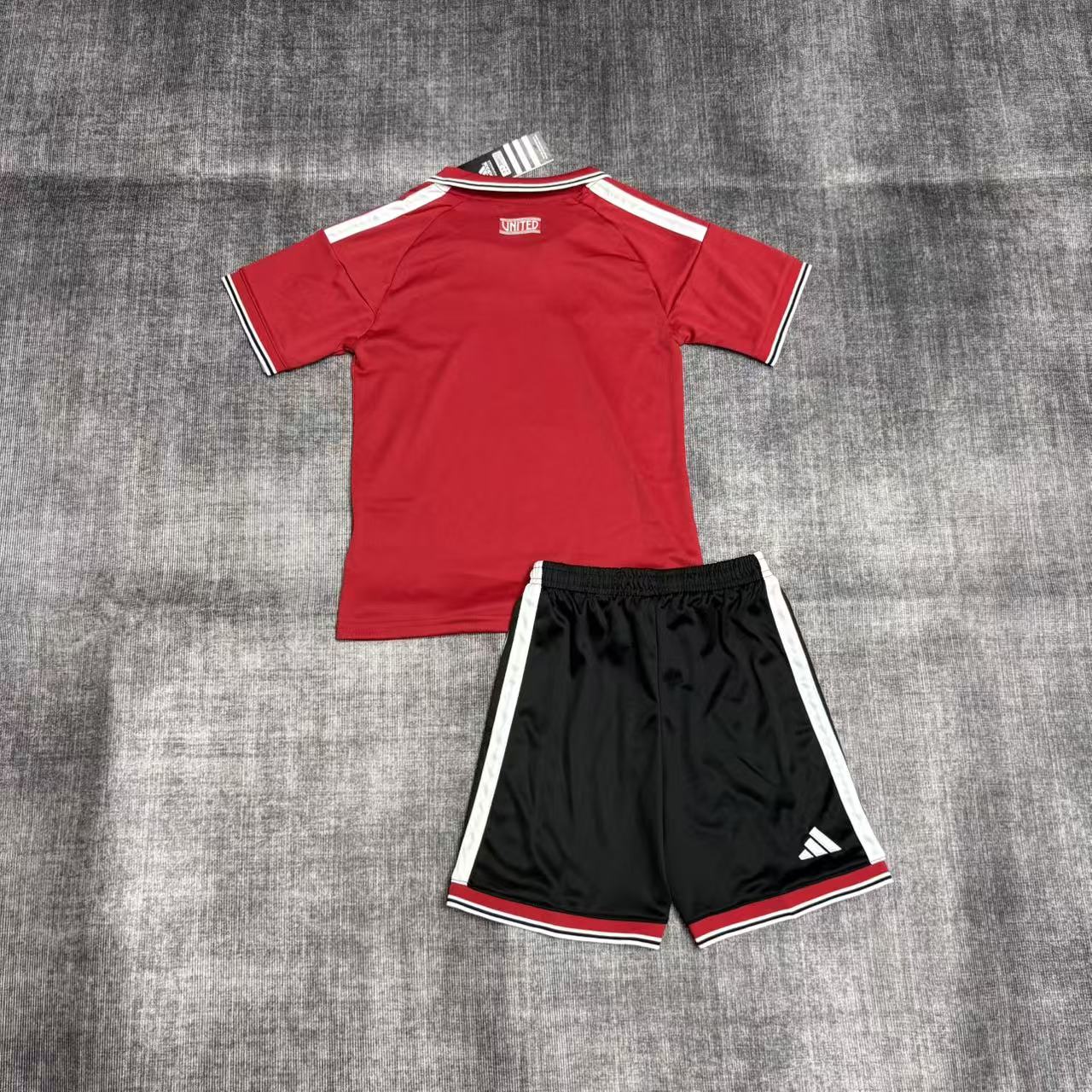 Kit infantil Manchester United Home 26/27  - Vermelho