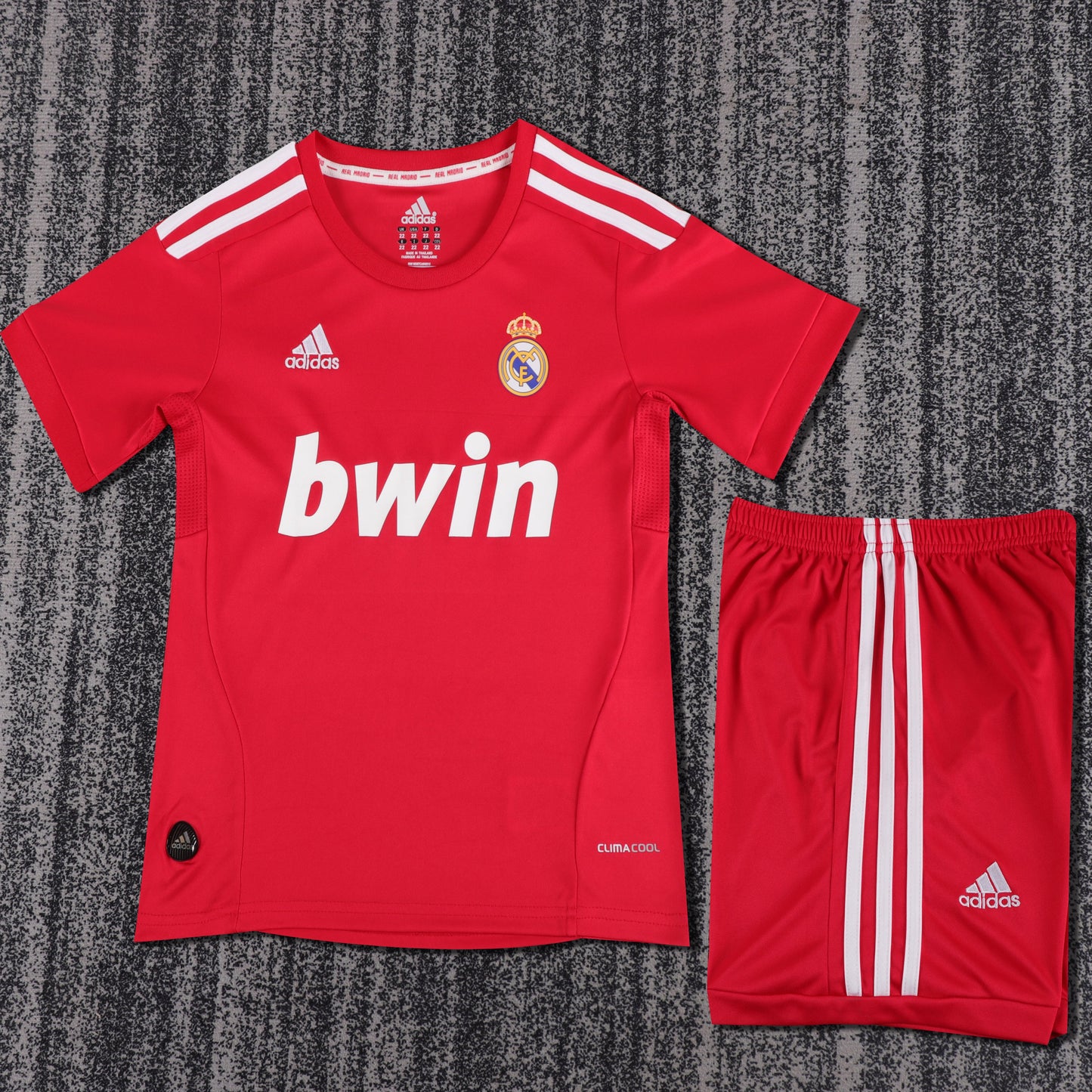 Kit Infantil Real Madrid Third Retrô 11/12 - Vermelho