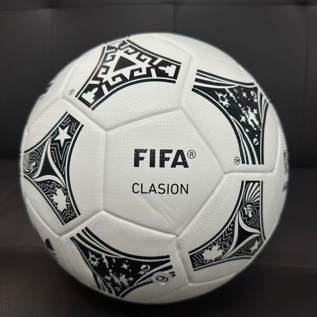 Bola Trionda Mash Up Pro Copa Do Mundo 86/94/26   Adidas - Branca e Preta
