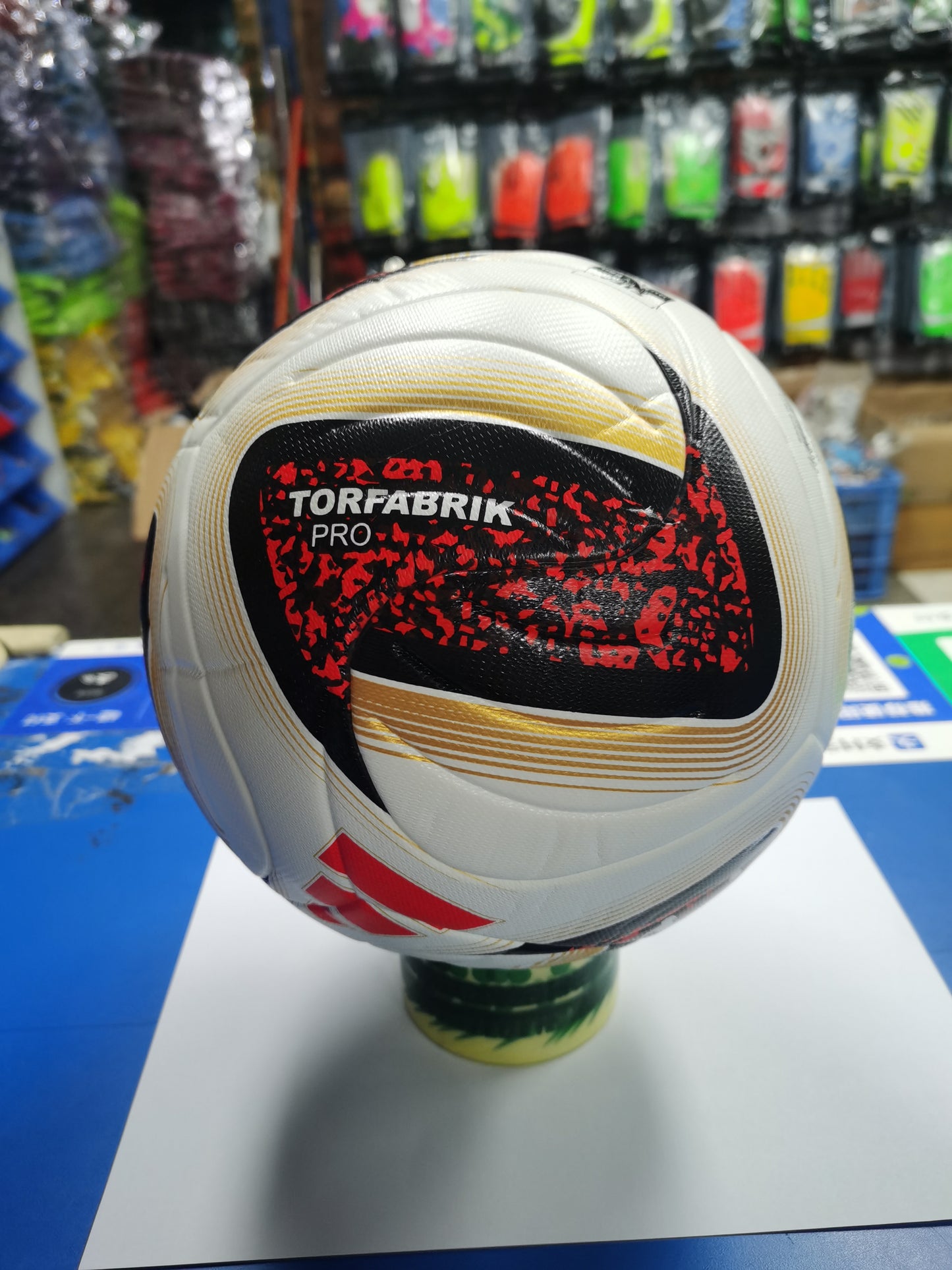 Bola Bundesliga 26/27 Adidas - Branca e Vermelha