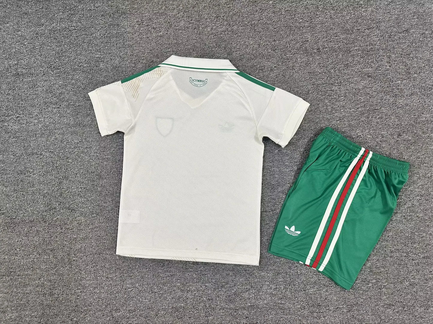 Kit Infantil Pais de Gales Away 26/27  - Bege