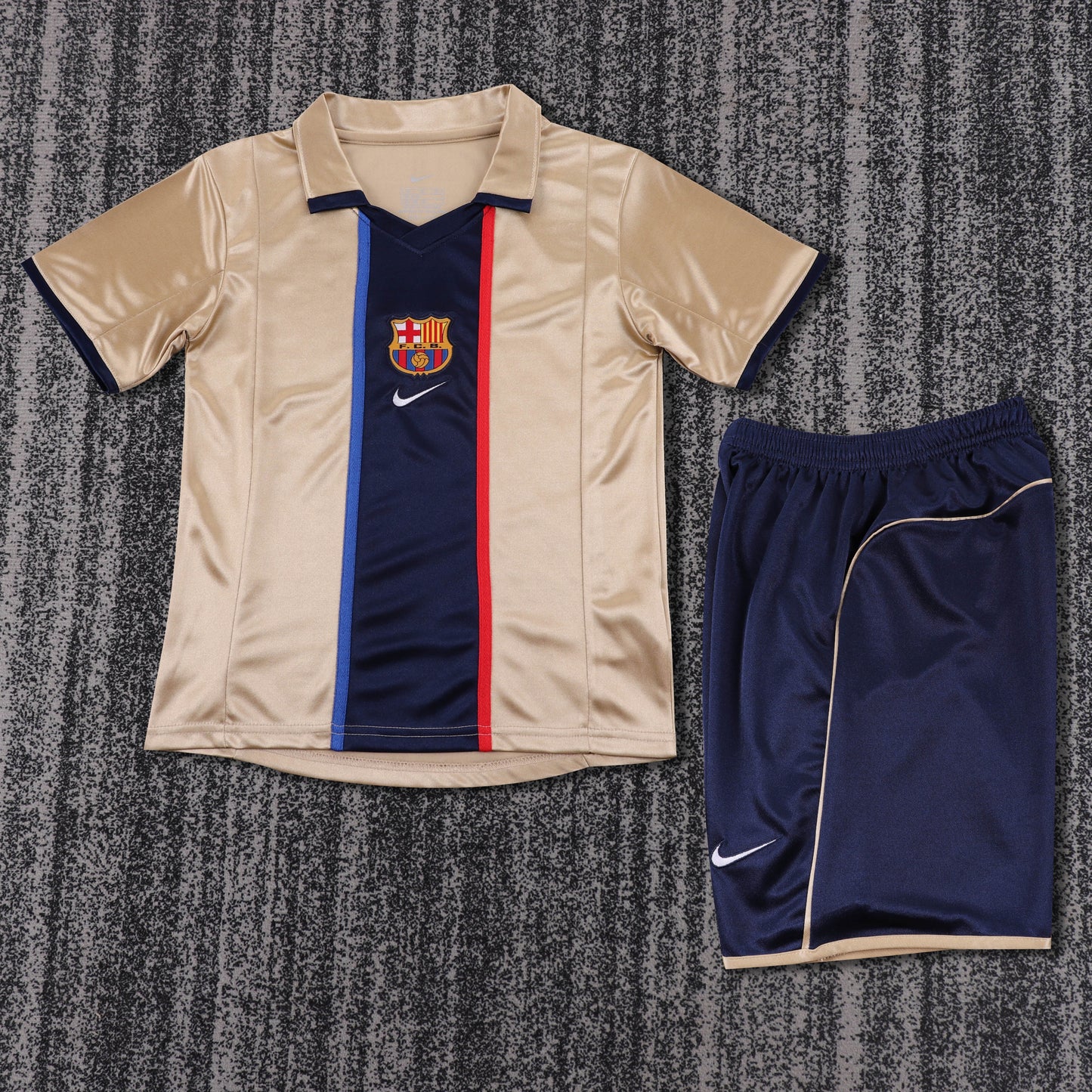 Kit Infantil Barcelona Away Retrô 01/02 - Dourado