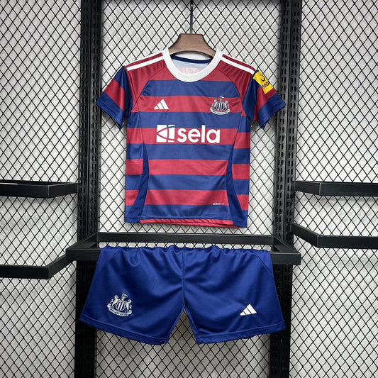 Kit Infantil Newcastle Away 24/25 . - Azul e Vermelho