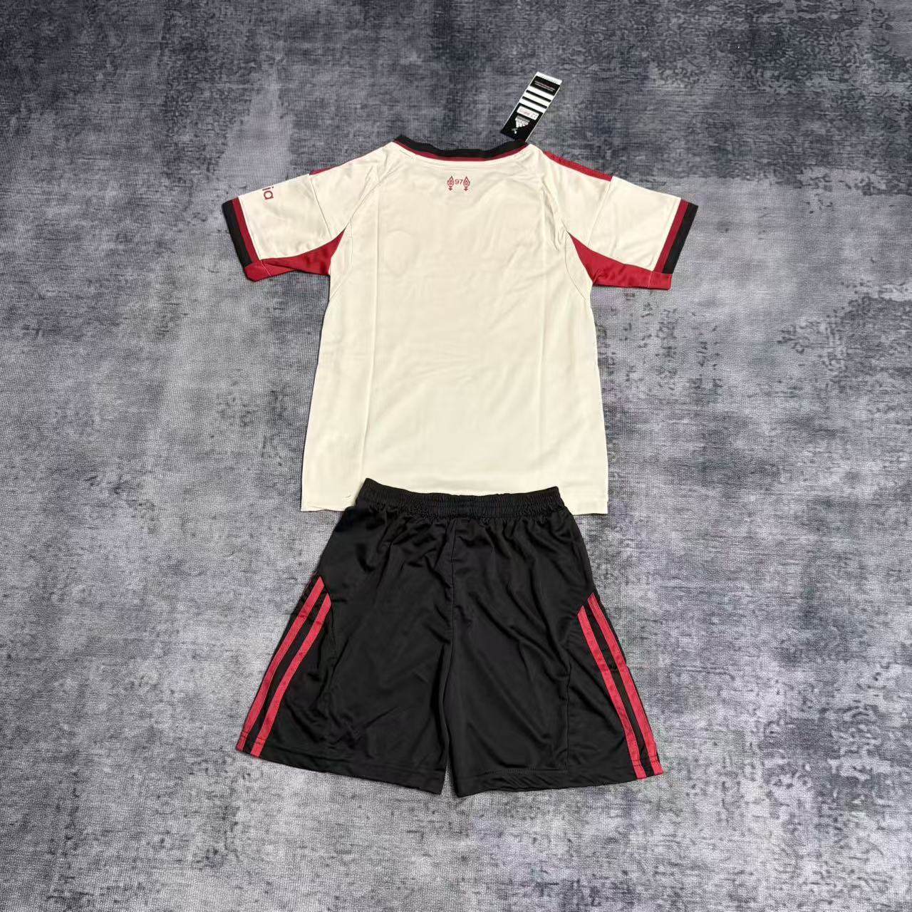 Kit Infantil Liverpool Away 25/26 - Bege