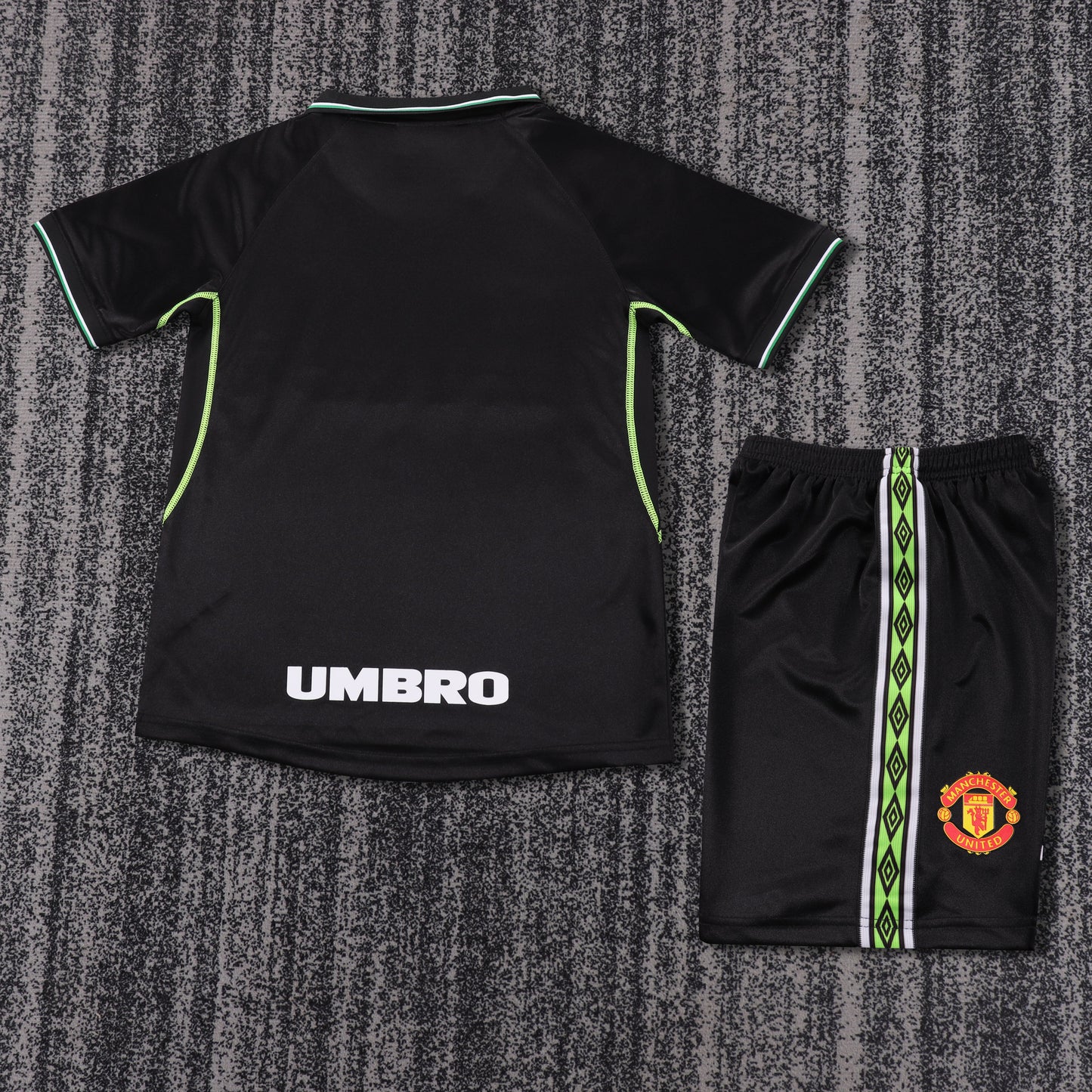 Kit infantil Manchester United Retrô Away 97/98 - Preta