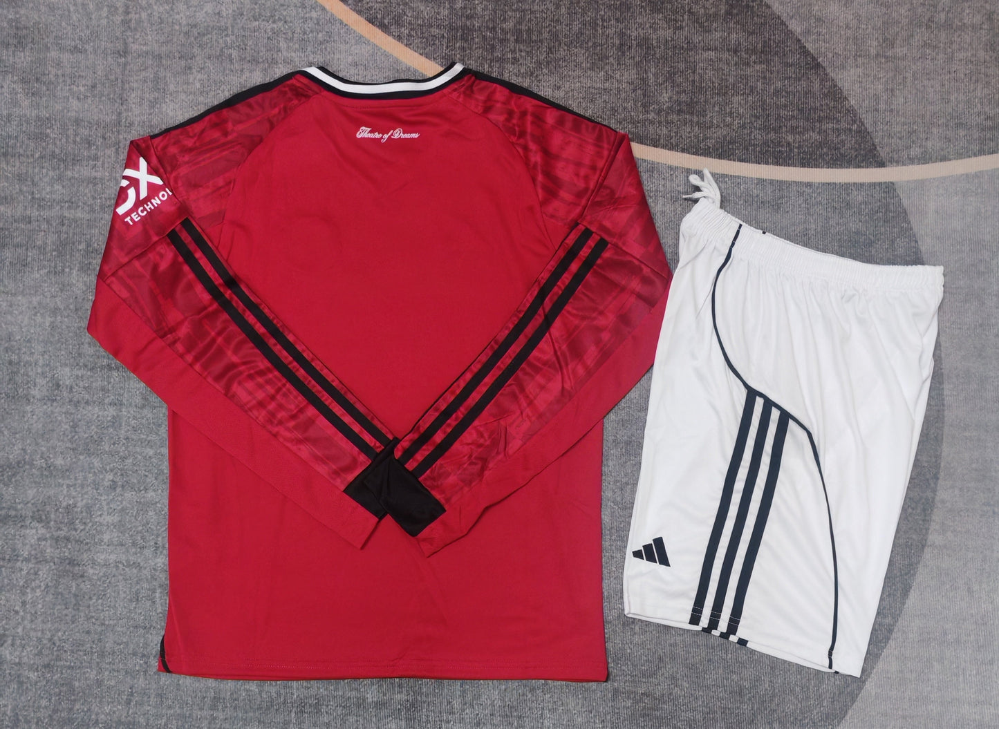 Kit infantil Manchester United Home Manga Longa 25/26  - Vermelho