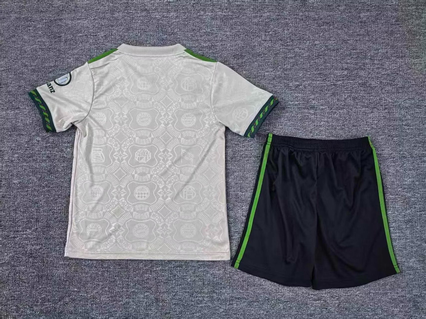 Kit Infantil Bayern De Munique Edição Especial 25/26  - Bege