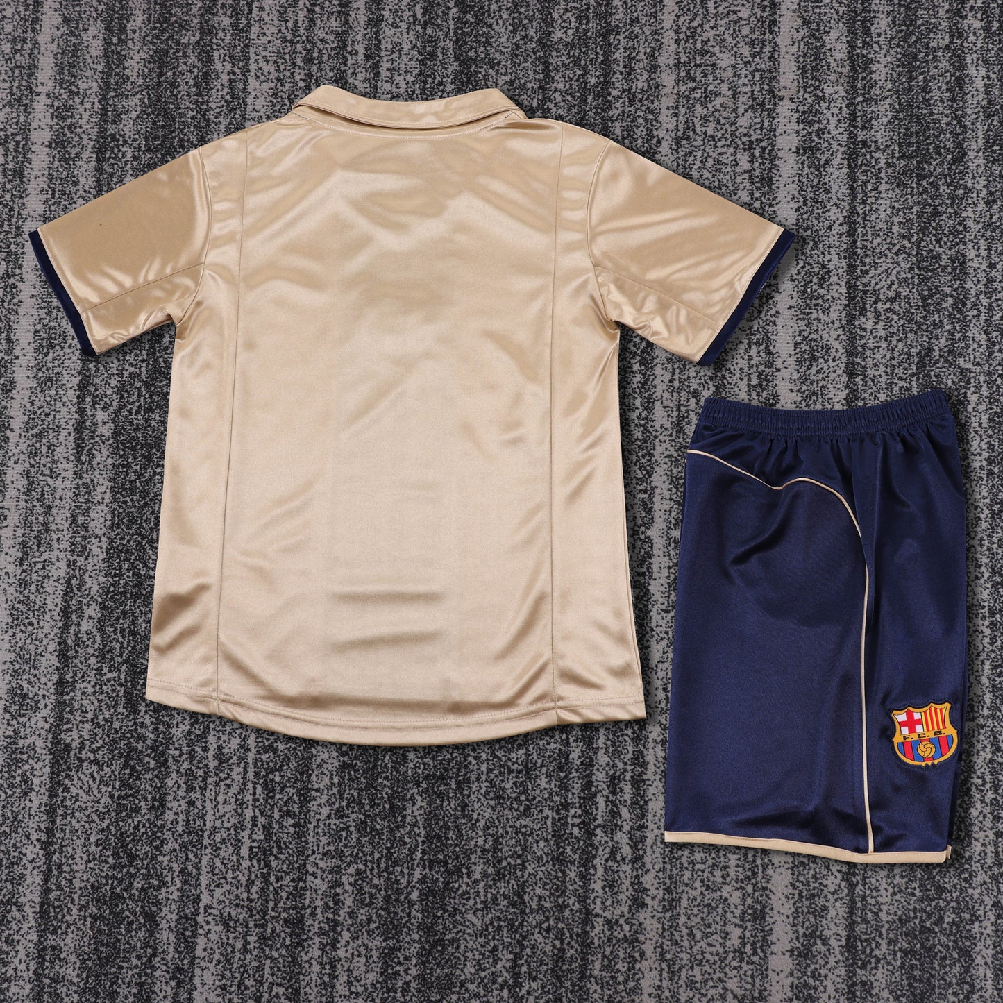 Kit Infantil Barcelona Away Retrô 01/02 - Dourado