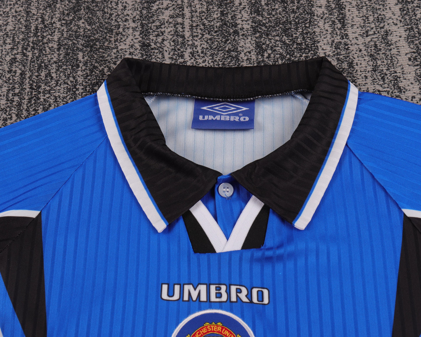 Kit infantil Manchester United Retrô Third 96/97 . - Azul