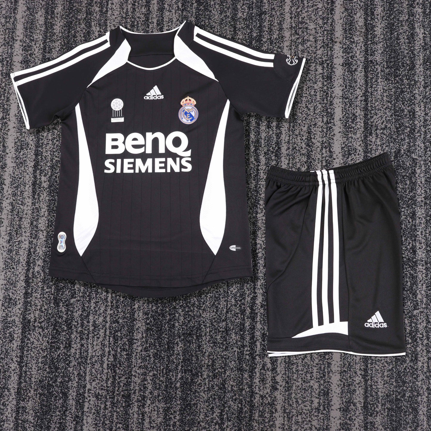 Kit Infantil Real Madrid Away Retrô 06/07 - Preto