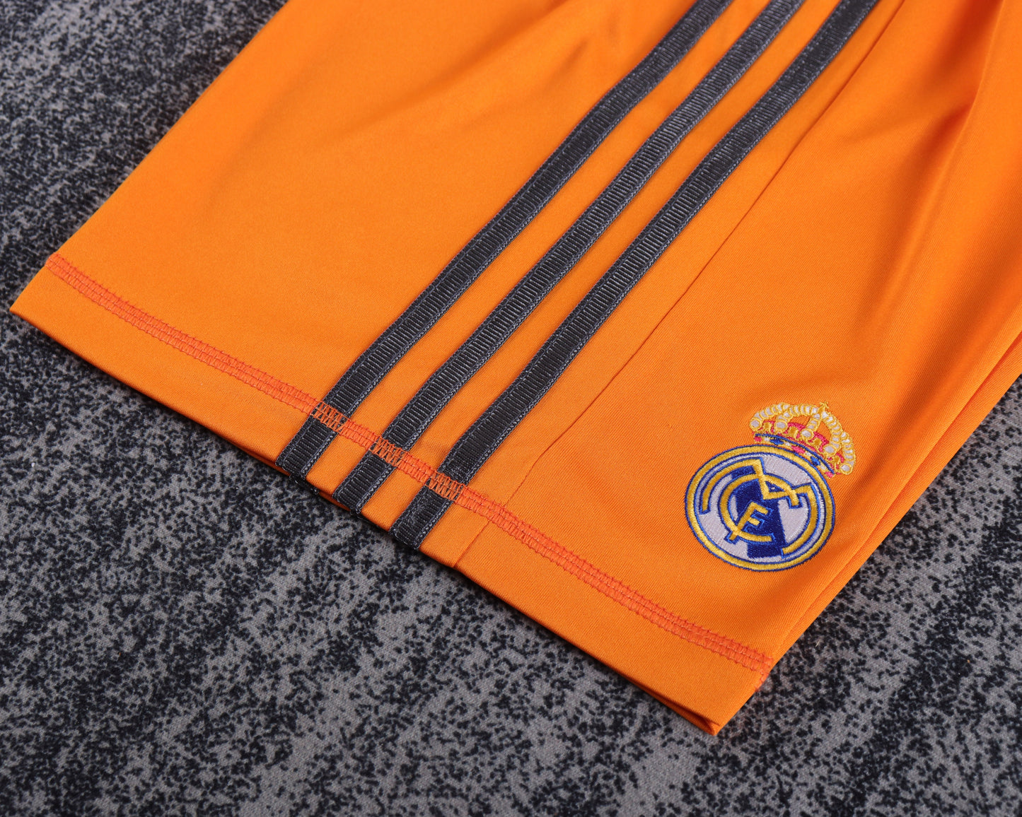 Kit Infantil Real Madrid Away Retrô 13/14 - Laranja