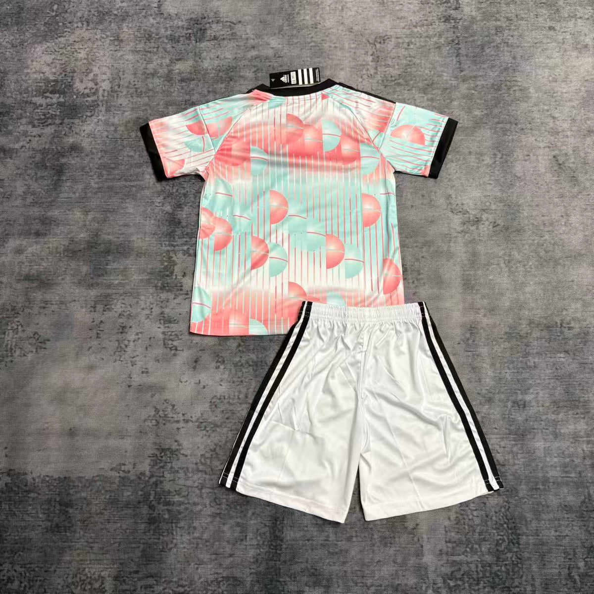 Kit Infantil Bélgica Away 26/27 - Colorido