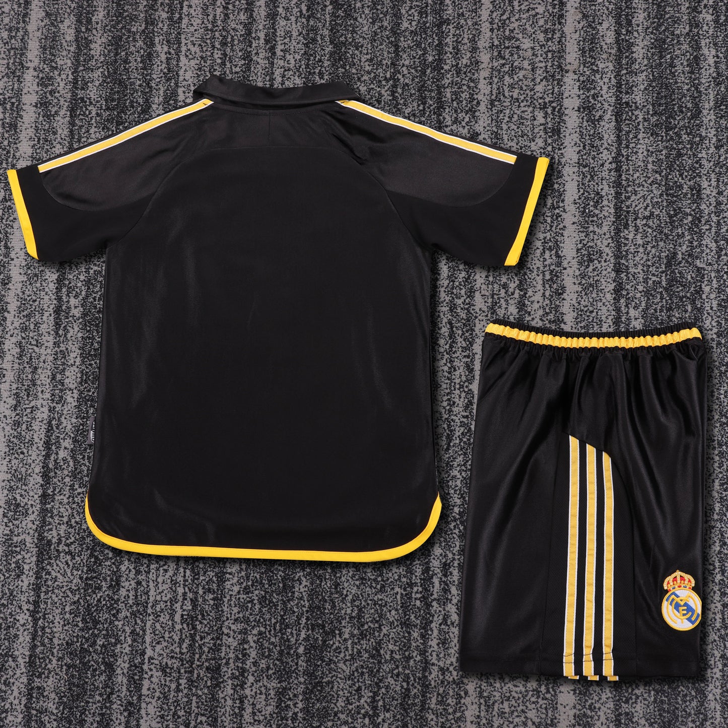 Kit Infantil Real Madrid Away Retrô 97/98 - Preto