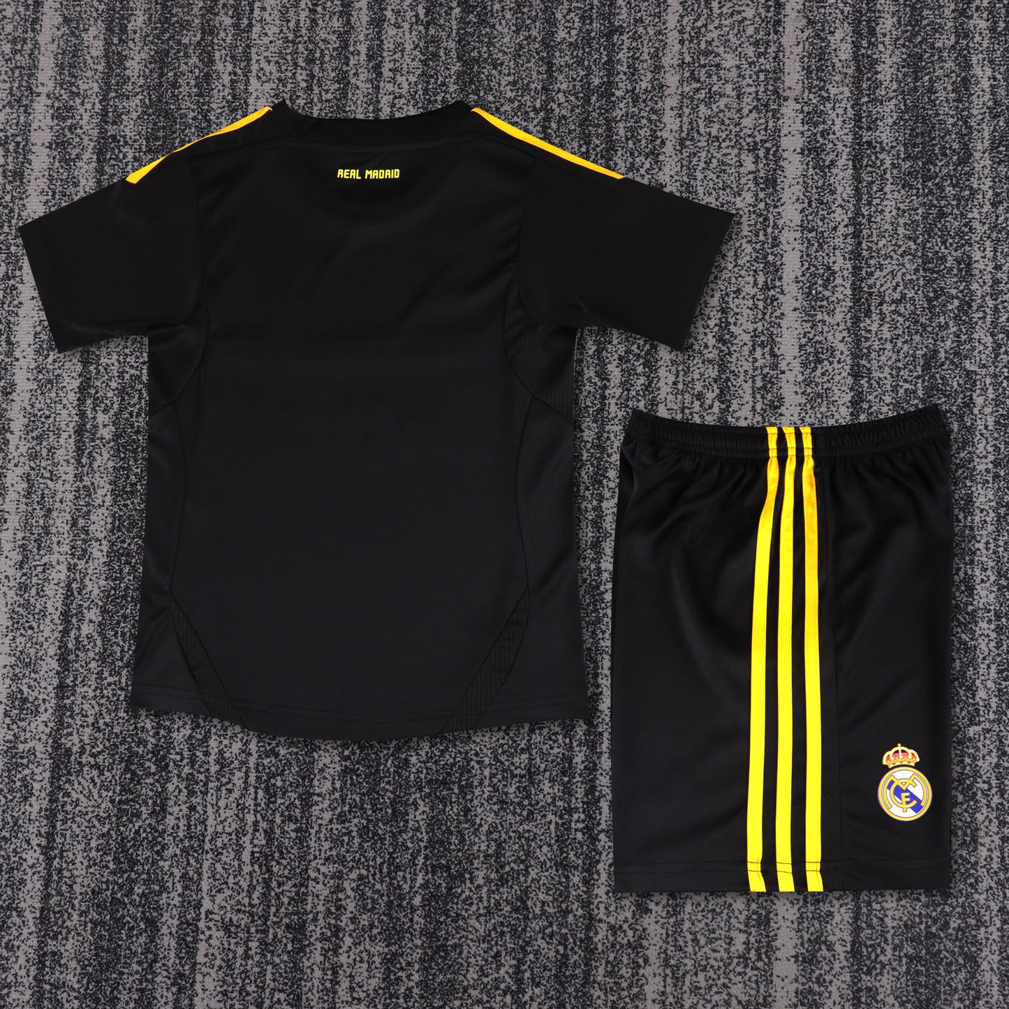 Kit Infantil Real Madrid Goleiro Retrô 11/12 - Preto