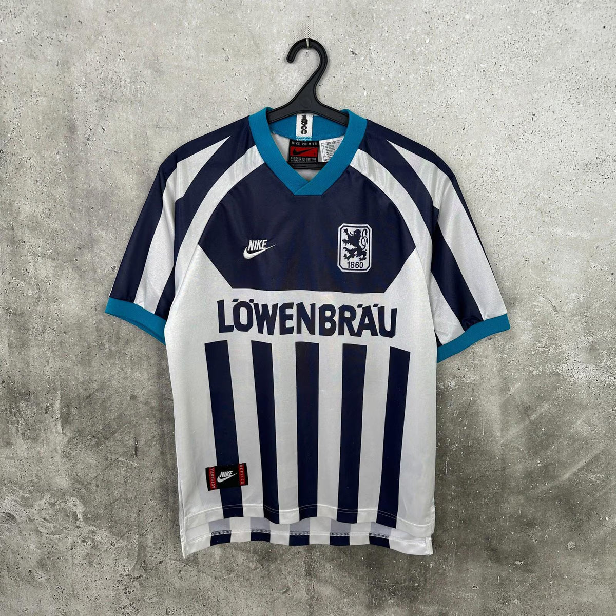TSV 1860 Munich Away Retro 1995/96 Nike - Azul e Branca